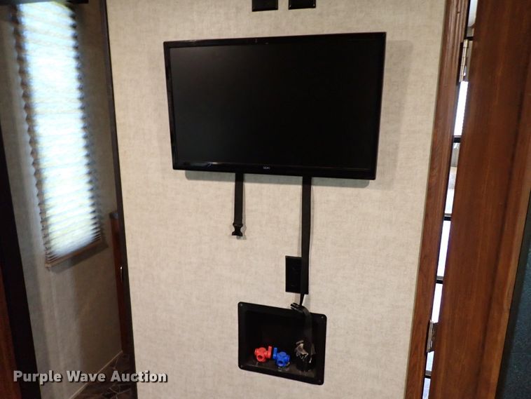 image for item IN9562 2015 Keystone Fuzion  camper