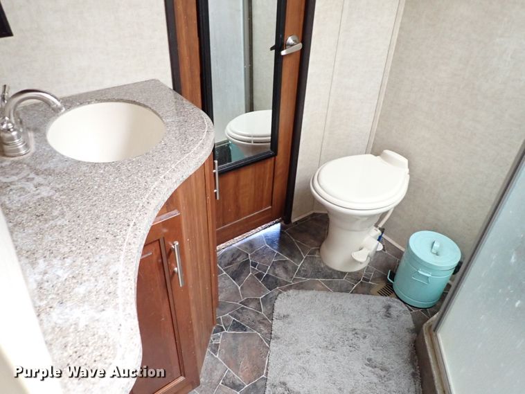 image for item IN9562 2015 Keystone Fuzion  camper