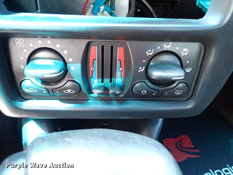 image for item IN9576 2004 Chevrolet Monte Carlo