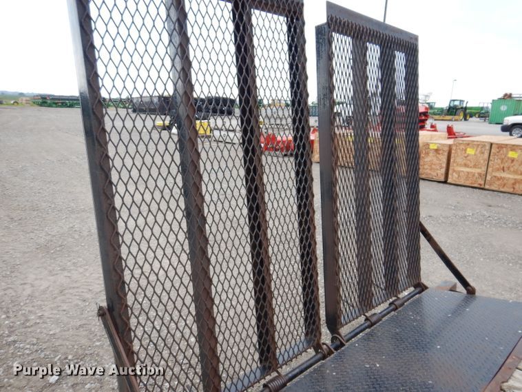 image for item IN9896 2011 H&H UF162  utility trailer