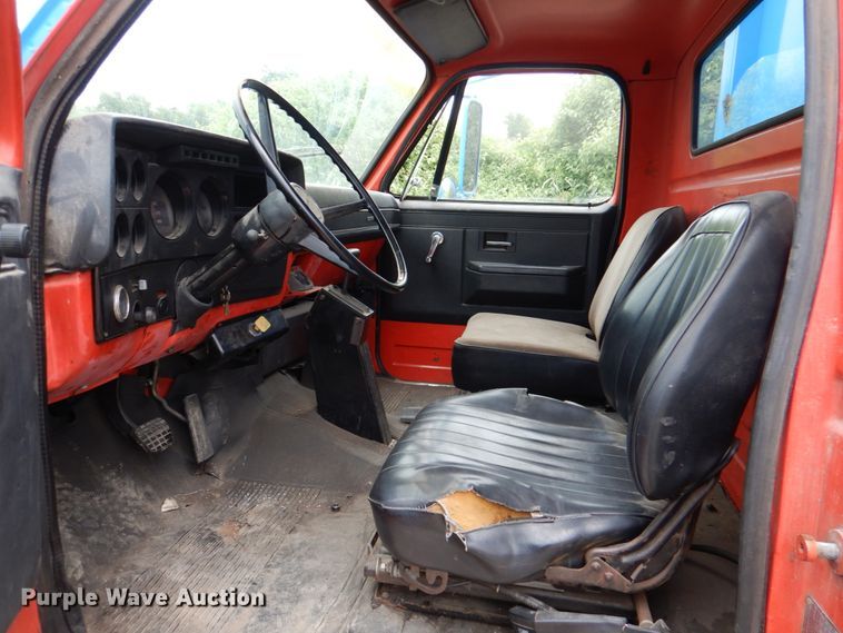 image for item IR9060 1985 GMC C7500  box truck