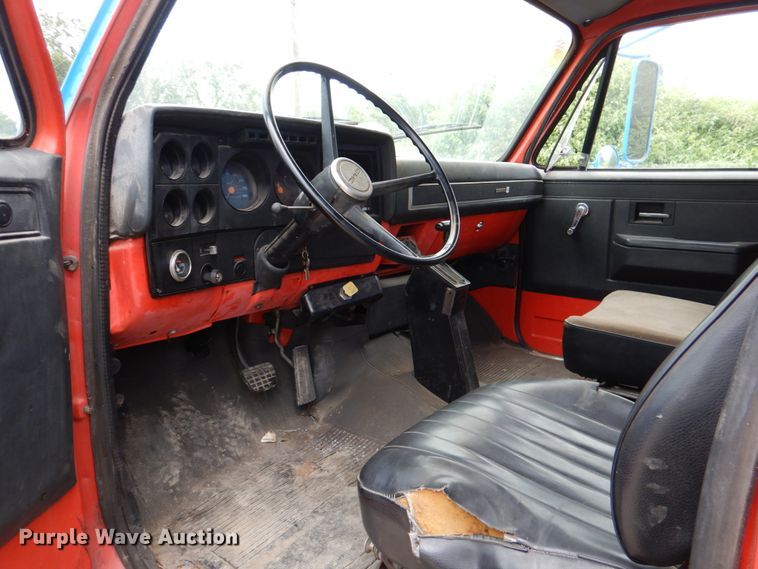 image for item IR9060 1985 GMC C7500  box truck