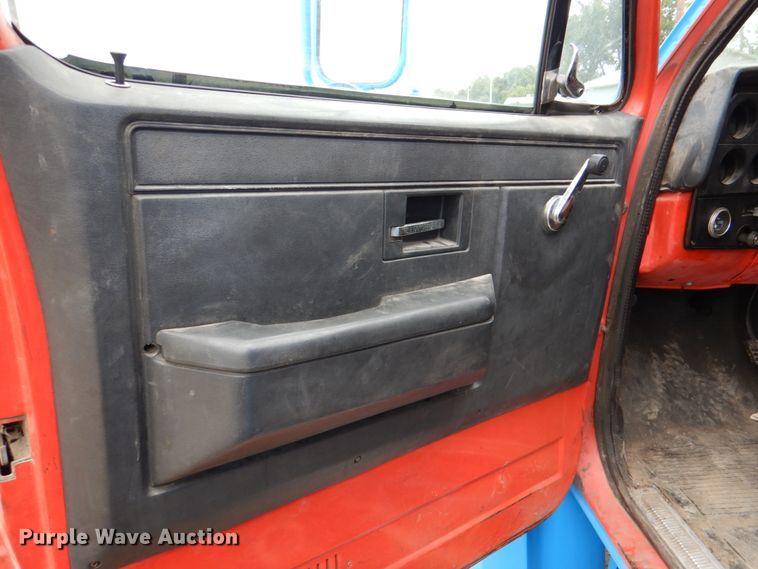 image for item IR9060 1985 GMC C7500  box truck