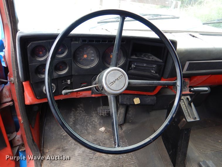 image for item IR9060 1985 GMC C7500  box truck