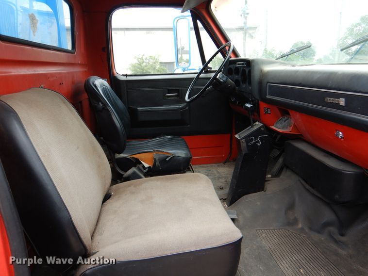 image for item IR9060 1985 GMC C7500  box truck