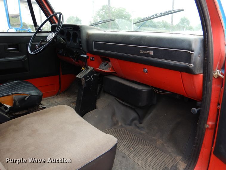 image for item IR9060 1985 GMC C7500  box truck