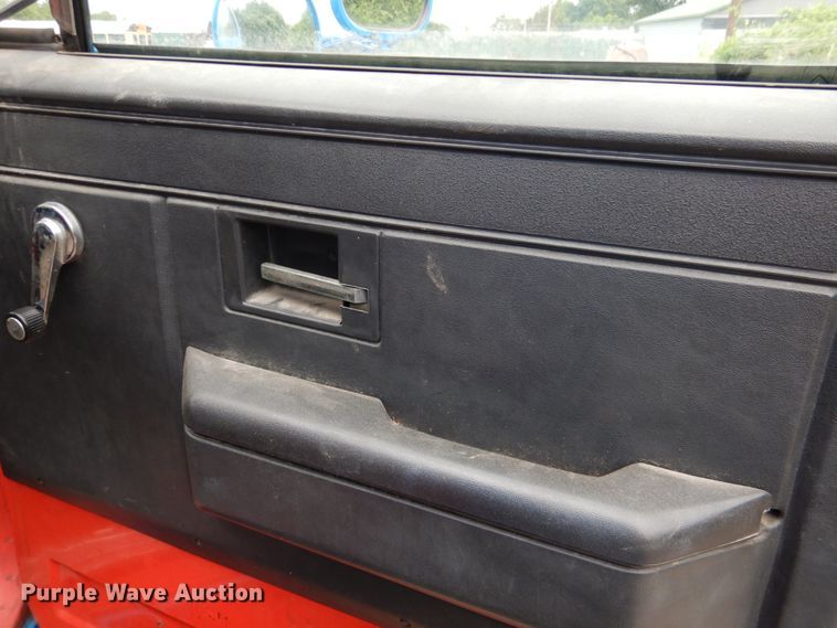 image for item IR9060 1985 GMC C7500  box truck