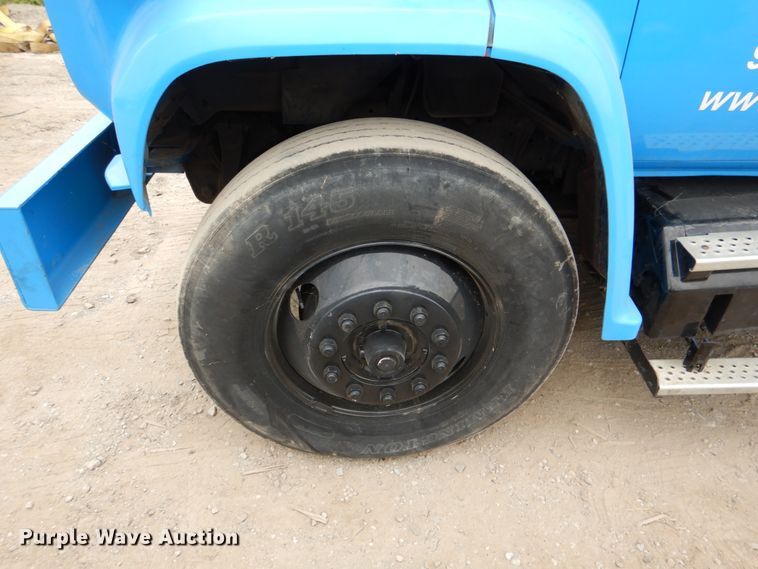 image for item IR9060 1985 GMC C7500  box truck