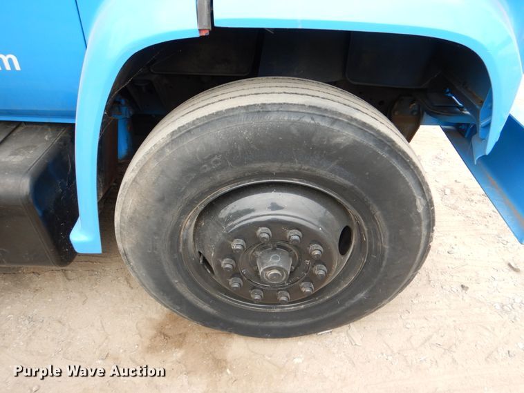 image for item IR9060 1985 GMC C7500  box truck