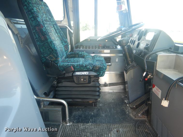 image for item IT9110 2007 MCI 102-DL3  coach bus