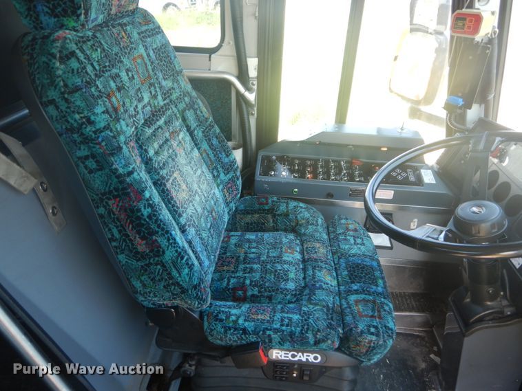 image for item IT9110 2007 MCI 102-DL3  coach bus