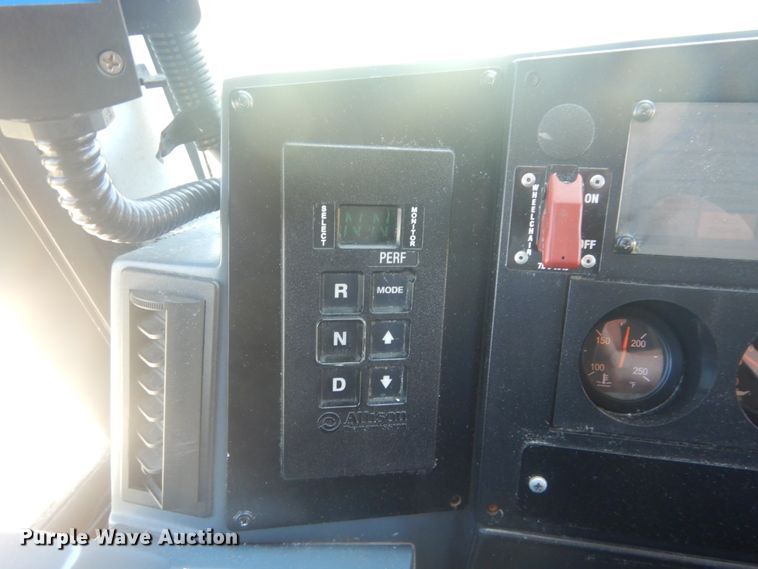 image for item IT9110 2007 MCI 102-DL3  coach bus