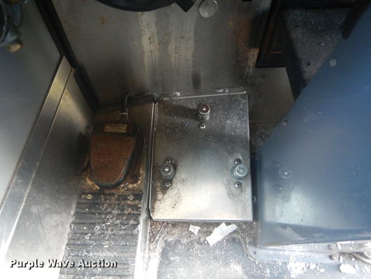 image for item IT9110 2007 MCI 102-DL3  coach bus