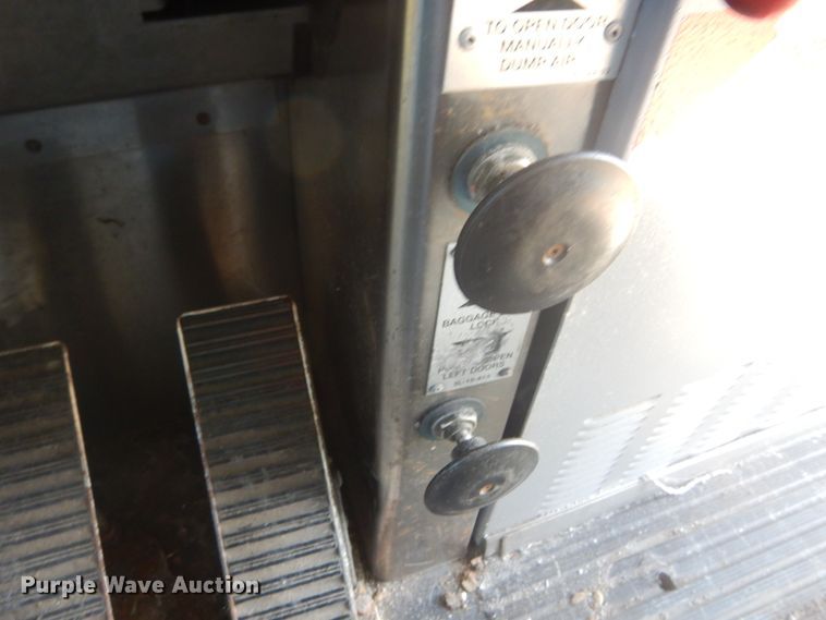 image for item IT9110 2007 MCI 102-DL3  coach bus