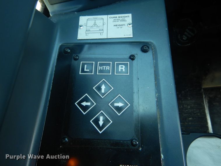 image for item IT9110 2007 MCI 102-DL3  coach bus