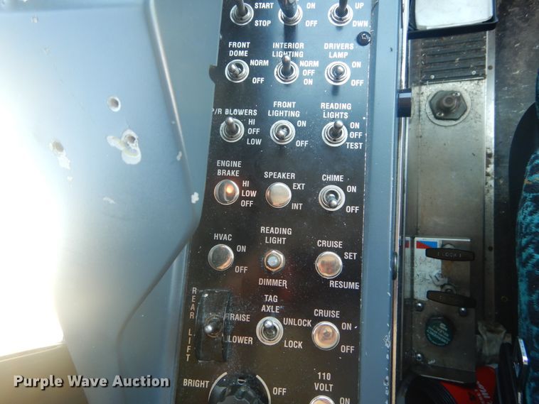 image for item IT9110 2007 MCI 102-DL3  coach bus