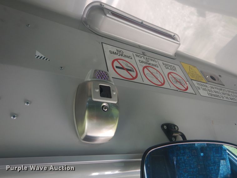 image for item IT9110 2007 MCI 102-DL3  coach bus