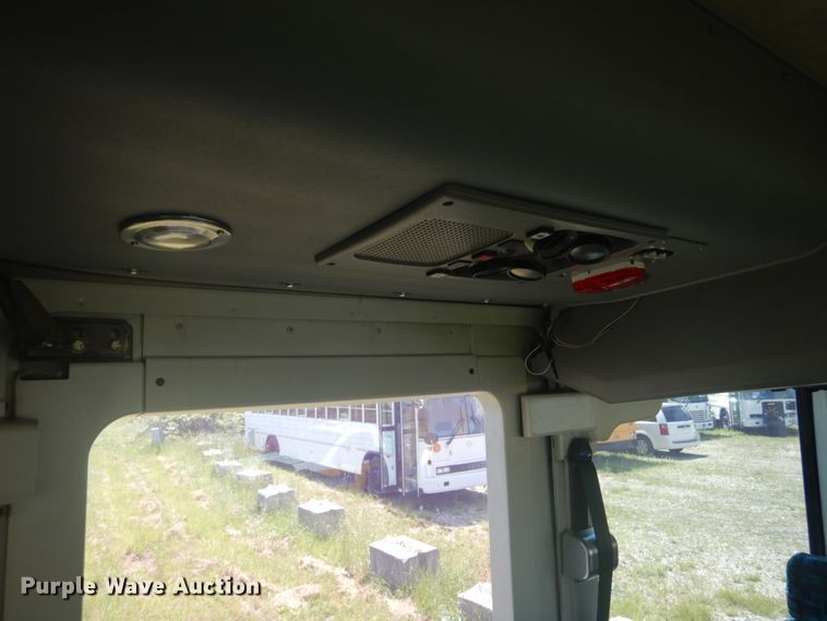 image for item IT9110 2007 MCI 102-DL3  coach bus