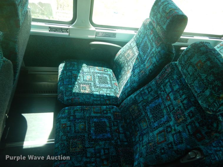 image for item IT9110 2007 MCI 102-DL3  coach bus