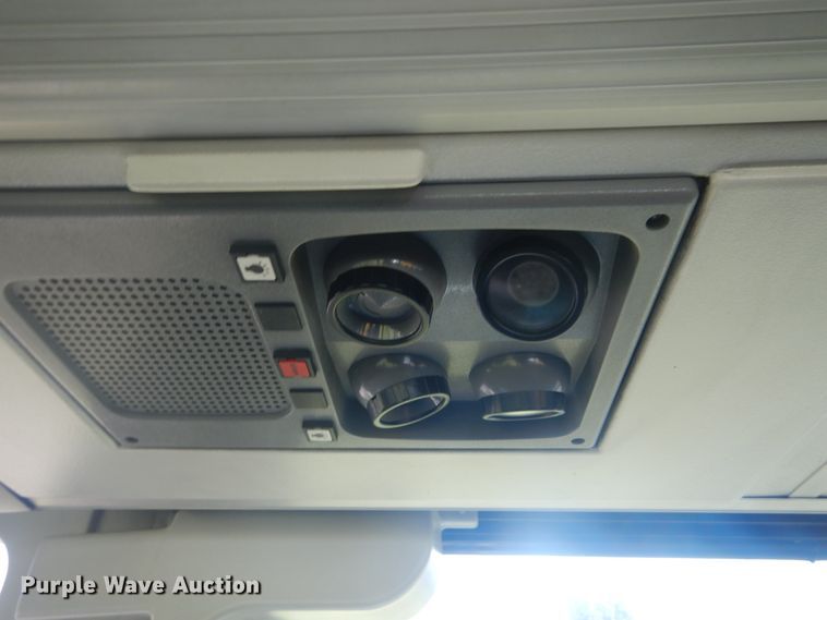 image for item IT9110 2007 MCI 102-DL3  coach bus