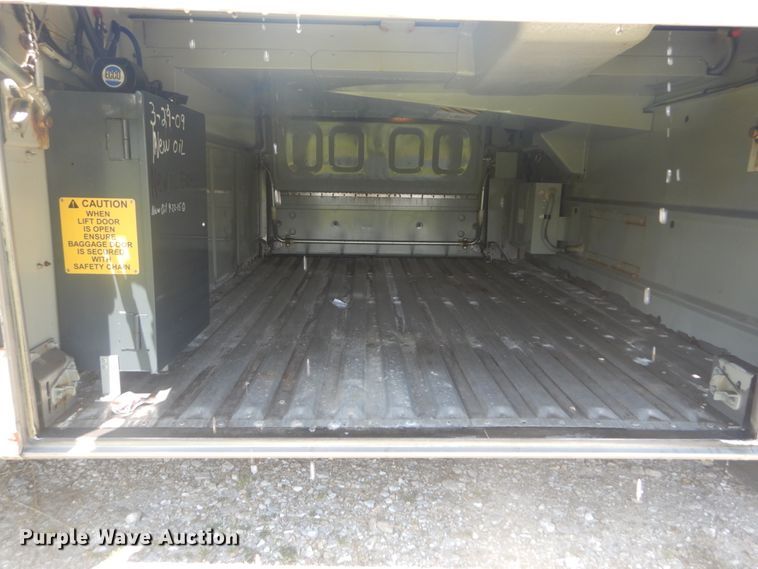 image for item IT9110 2007 MCI 102-DL3  coach bus