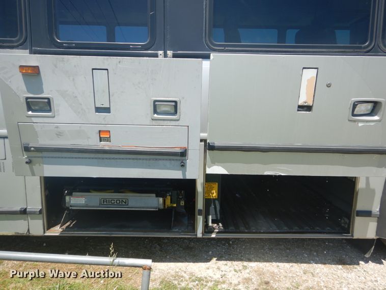 image for item IT9110 2007 MCI 102-DL3  coach bus