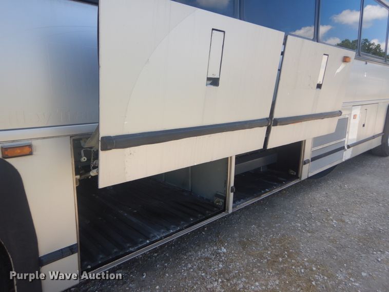 image for item IT9110 2007 MCI 102-DL3  coach bus