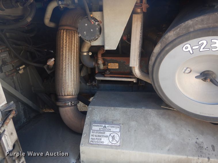 image for item IT9110 2007 MCI 102-DL3  coach bus