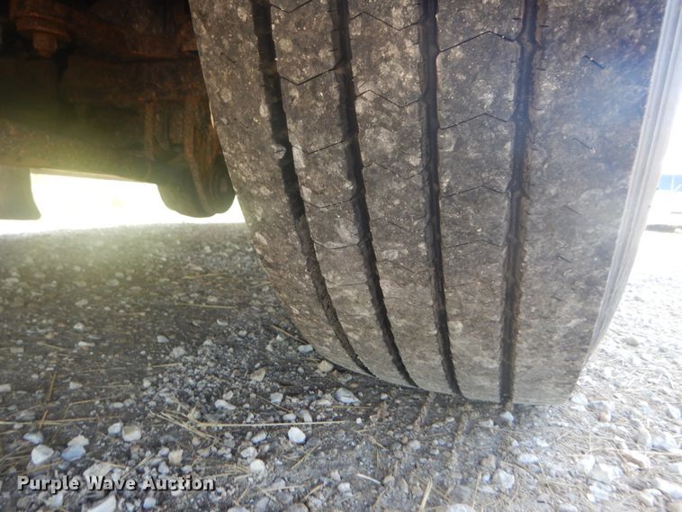 image for item IT9110 2007 MCI 102-DL3  coach bus