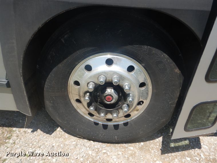 image for item IT9110 2007 MCI 102-DL3  coach bus