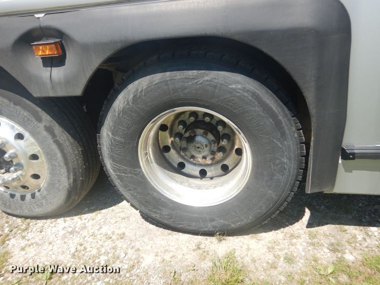 image for item IT9110 2007 MCI 102-DL3  coach bus