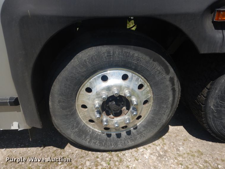 image for item IT9110 2007 MCI 102-DL3  coach bus