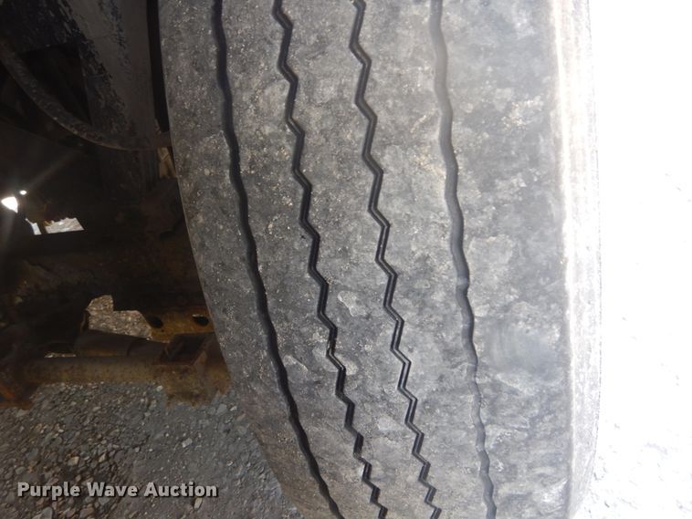 image for item IT9110 2007 MCI 102-DL3  coach bus