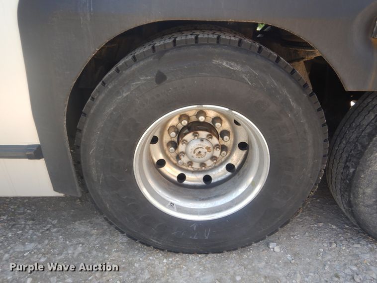 image for item IT9110 2007 MCI 102-DL3  coach bus