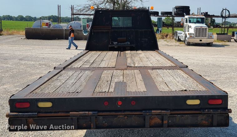 image for item IU9295 2001 International 4700  hydratail flatbed truck