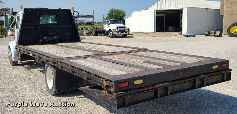 image for item IU9295 2001 International 4700  hydratail flatbed truck