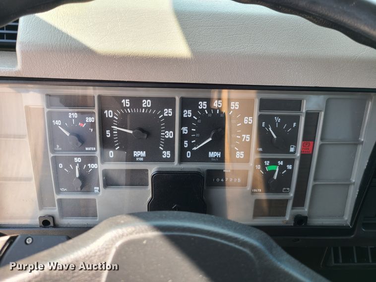 image for item IU9295 2001 International 4700  hydratail flatbed truck