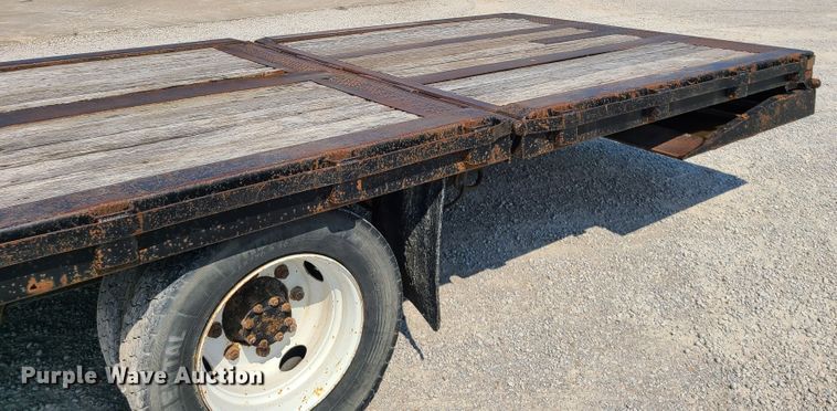 image for item IU9295 2001 International 4700  hydratail flatbed truck