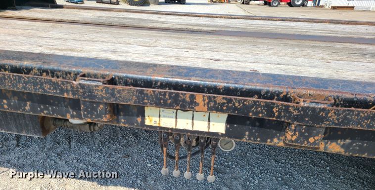 image for item IU9295 2001 International 4700  hydratail flatbed truck