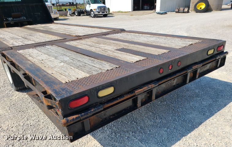 image for item IU9295 2001 International 4700  hydratail flatbed truck