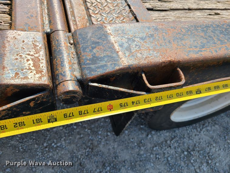 image for item IU9295 2001 International 4700  hydratail flatbed truck