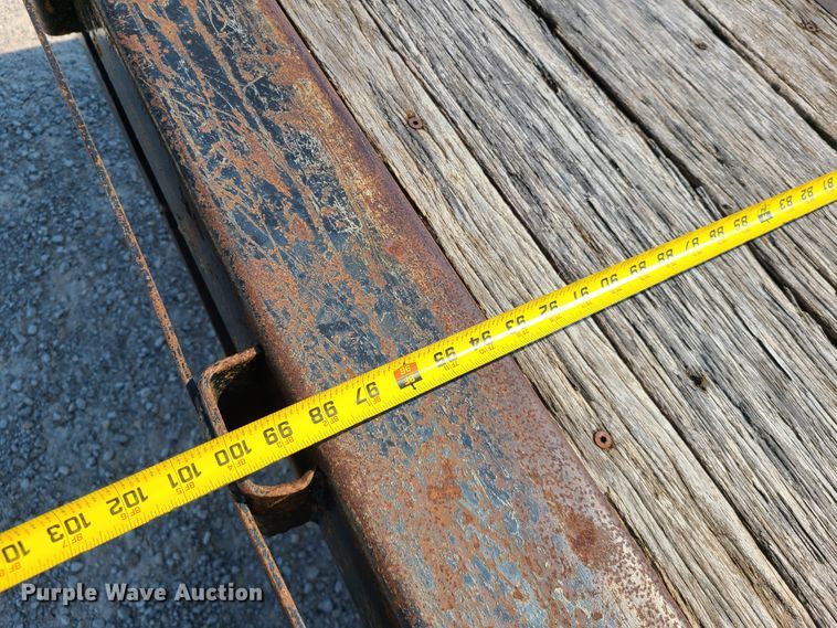 image for item IU9295 2001 International 4700  hydratail flatbed truck