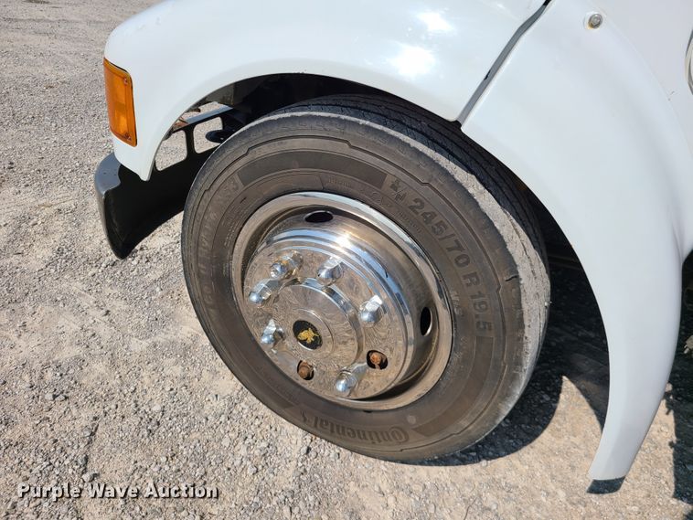 image for item IU9295 2001 International 4700  hydratail flatbed truck