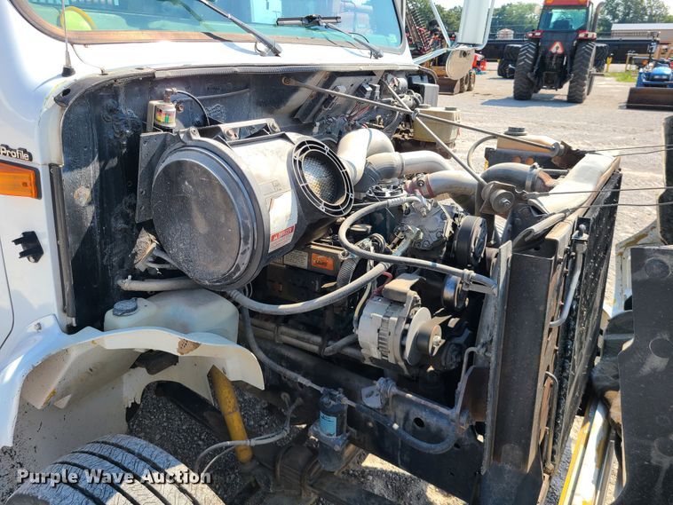 image for item IU9295 2001 International 4700  hydratail flatbed truck