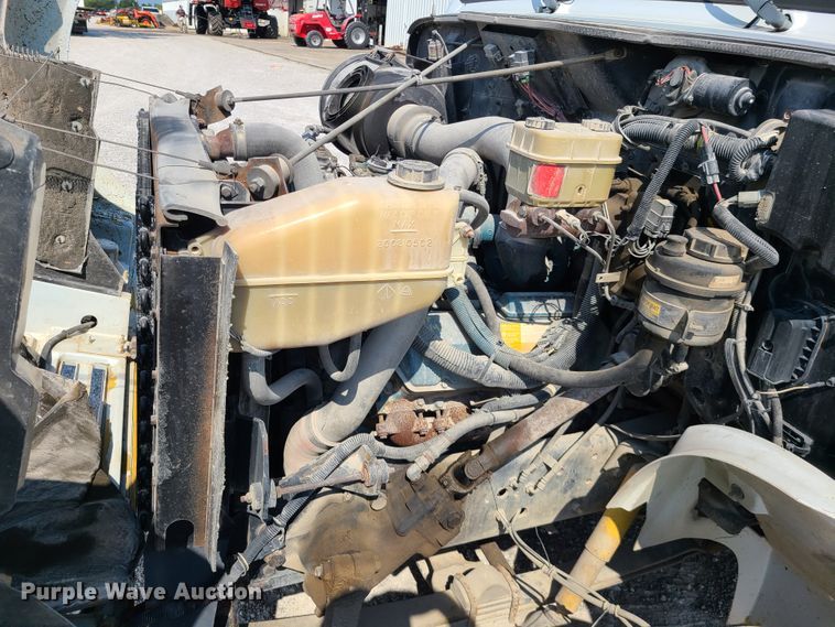 image for item IU9295 2001 International 4700  hydratail flatbed truck