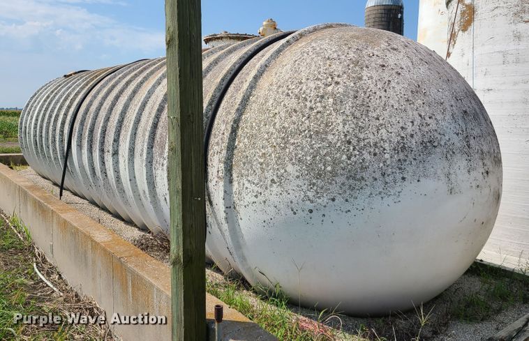 image for item IU9304 Fiberglass tank