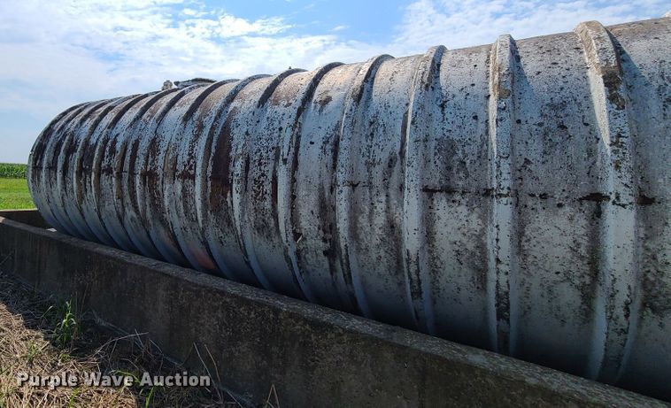 image for item IU9305 Fiberglass tank