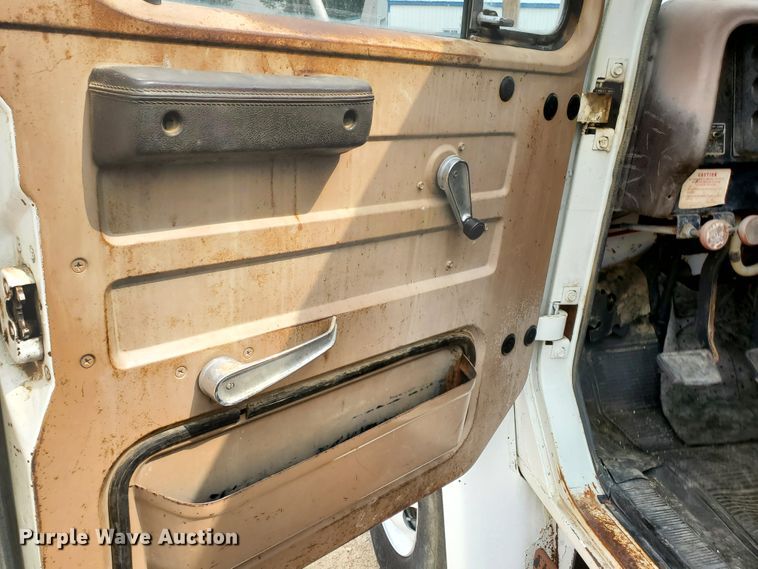 image for item IX9967 1982 International 1754  fuel truck