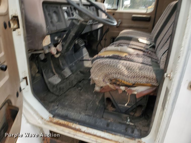 image for item IX9967 1982 International 1754  fuel truck