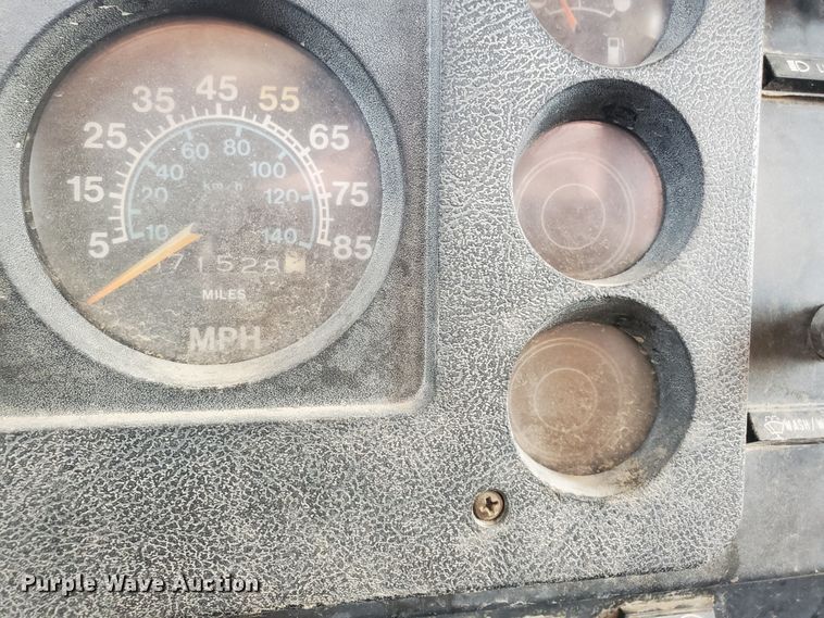 image for item IX9967 1982 International 1754  fuel truck